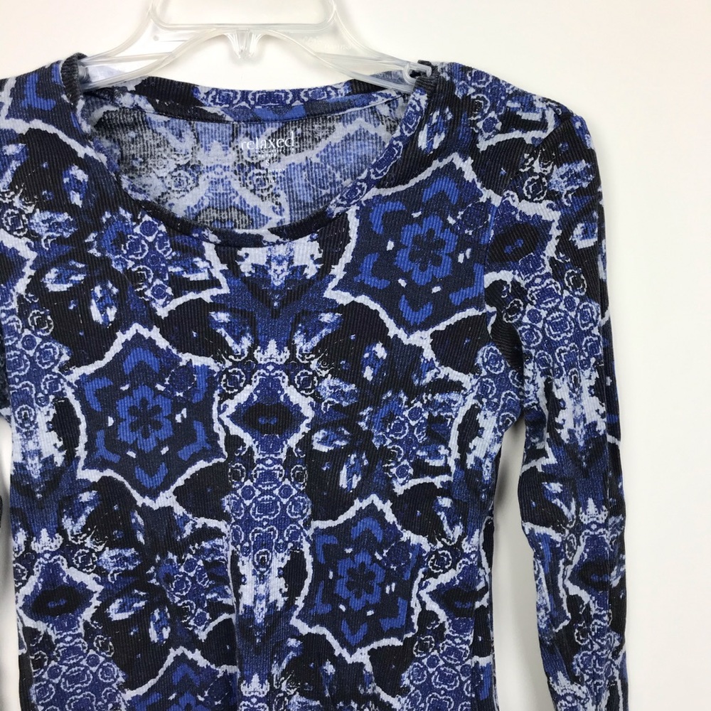 Relaxed blue pattern top - Picture 2 of 8